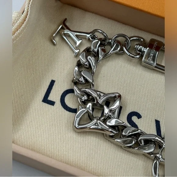 LOUIS VUITTON✨RARE✨ Flower Chain Bag Charm in Silver